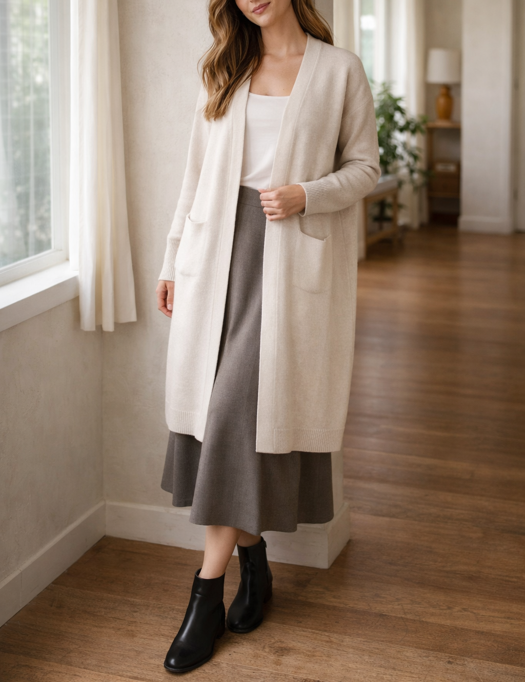 Women_s_Long_Cardigan_V-Neck_Neckline_0.png
